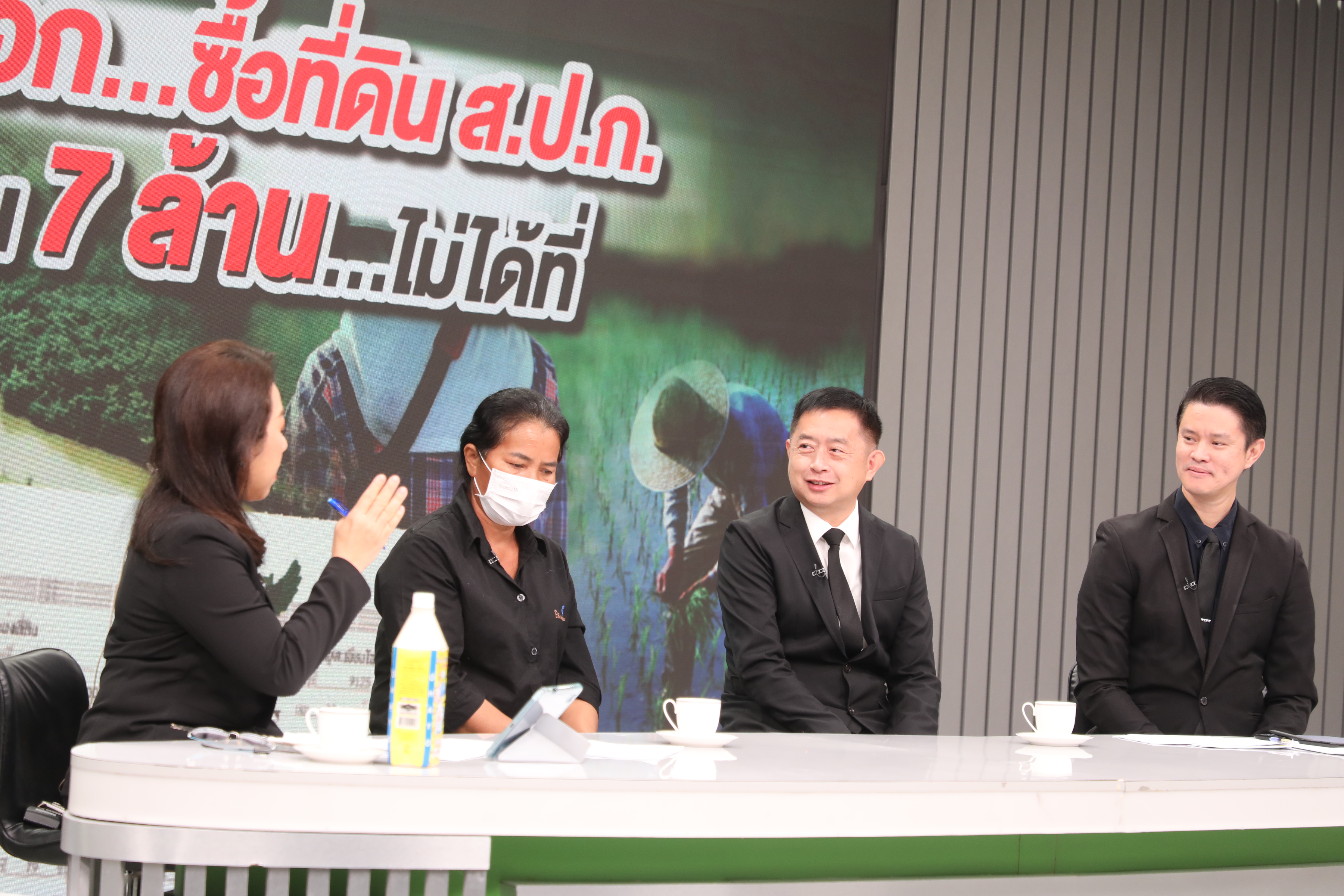 title - รองเลขาฯ ส.ป.ก. ร่วมตอบประเด็นคำถามในรายการ 